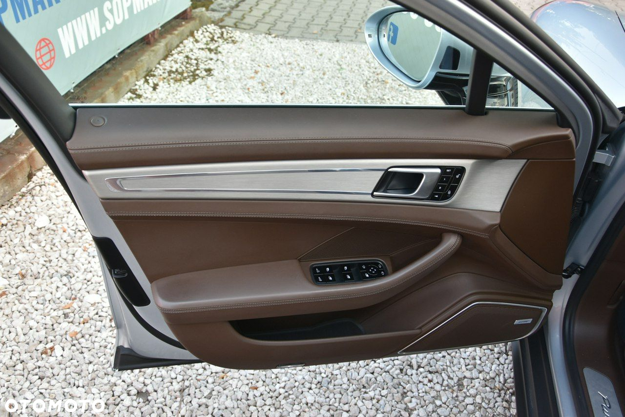 Porsche Panamera Turbo Sport Turismo - 17