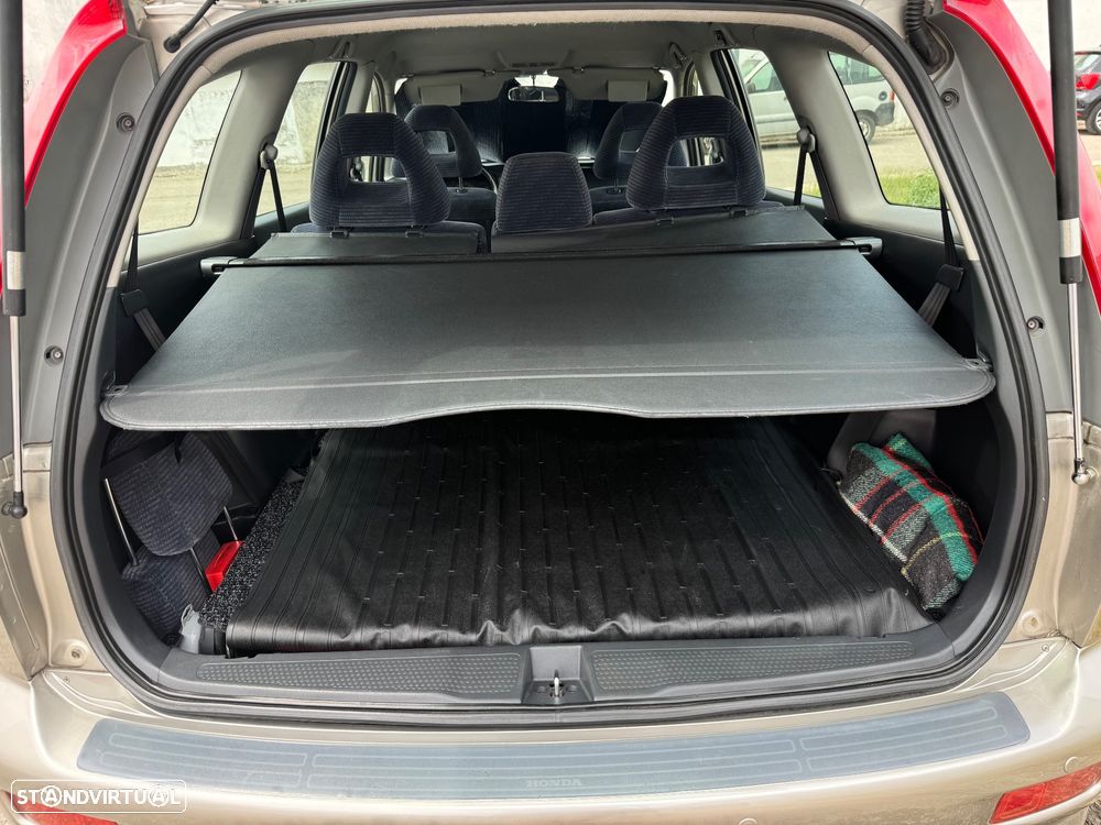 Honda Stream 1.7 ES - 8