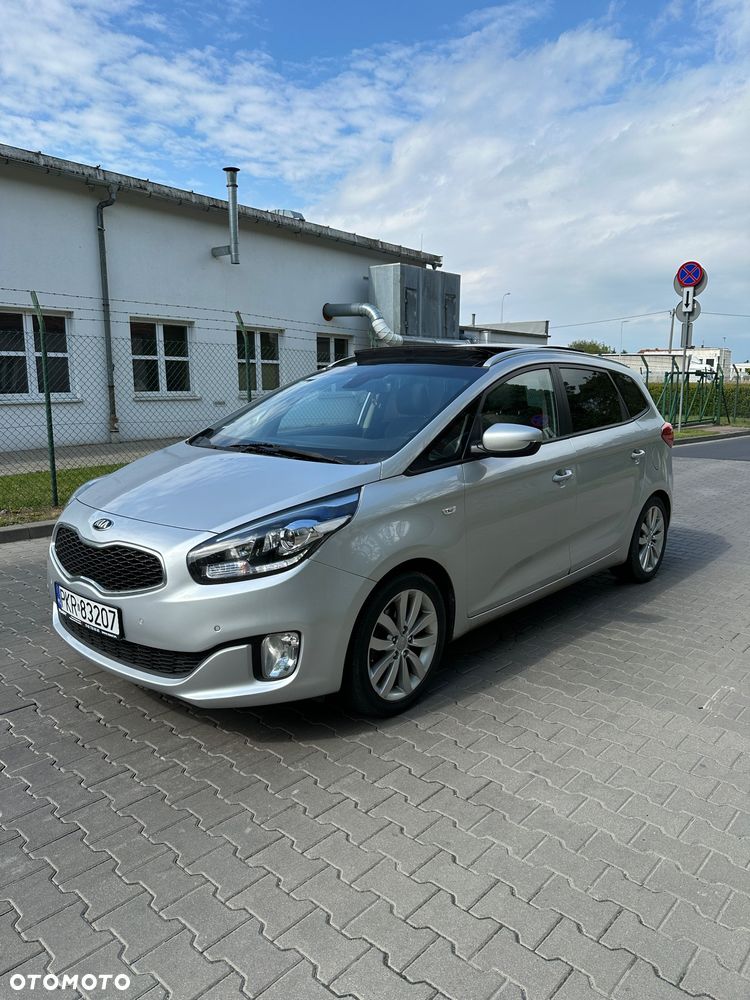 Kia Carens - 1