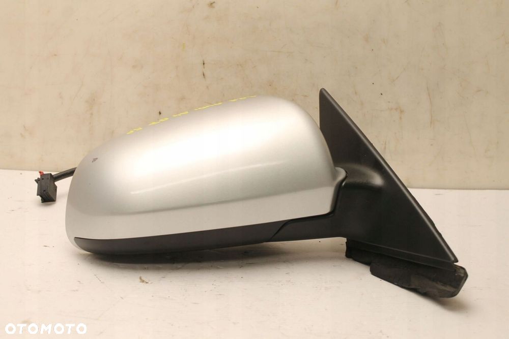 AUDI A4 B7 04R- LUSTERKO PRAWE 5 PINÓW LY7W - 1