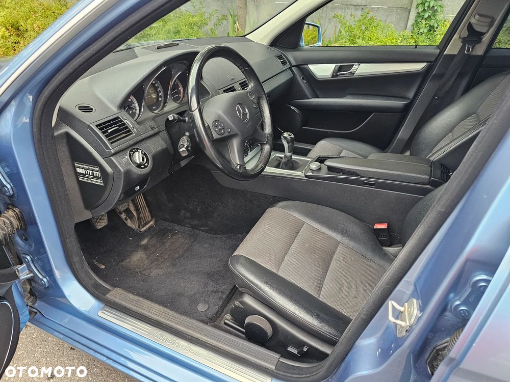 Mercedes-Benz Klasa C 220 CDI Avantgarde Edition - 9