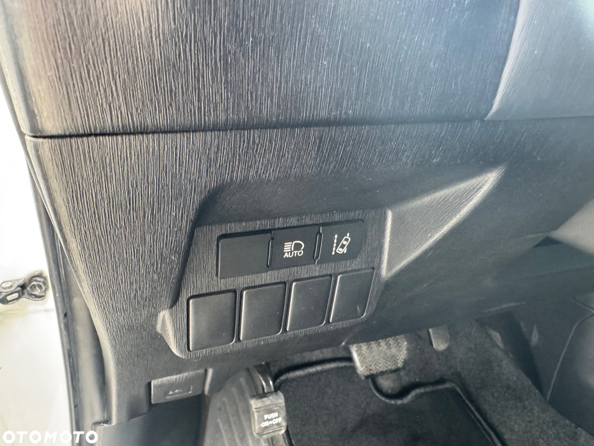 Toyota Prius+ (Hybrid) Comfort - 14