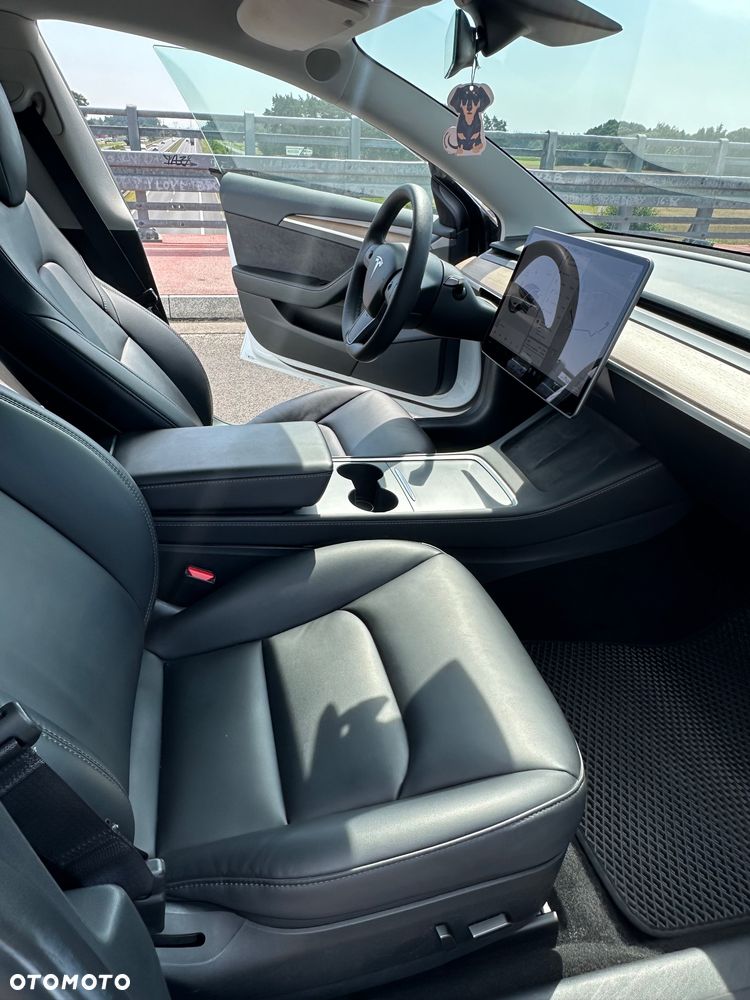 Tesla Model 3 - 14