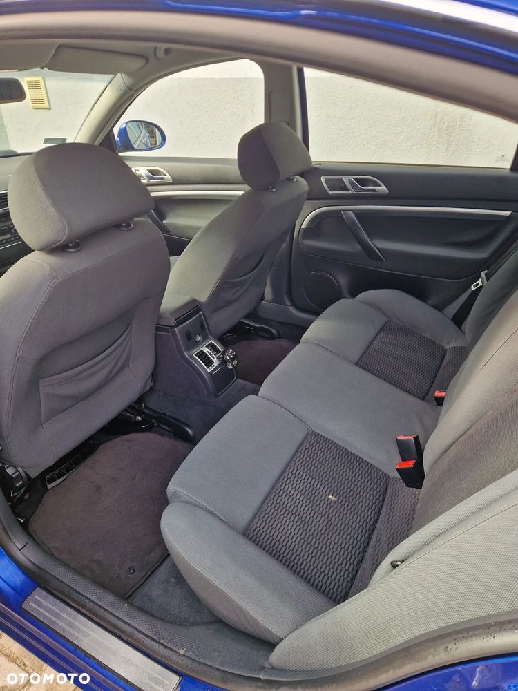 Skoda Superb 2.0 TDI DPF Elegance - 6