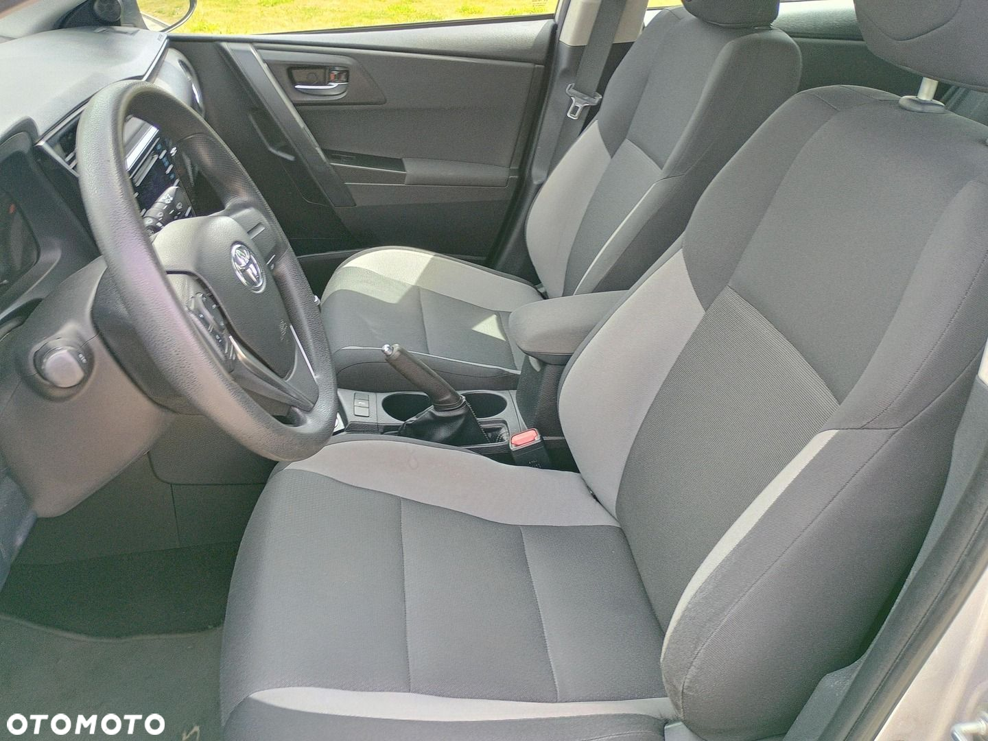 Toyota Auris - 16