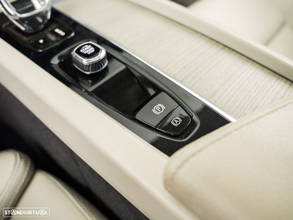 Volvo XC 60 2.0 T6 PHEV Inscription AWD - 27