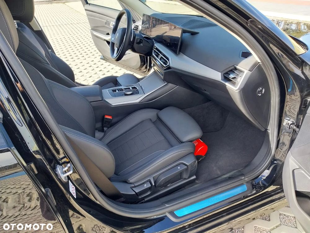 BMW Seria 3 318i M Sport - 23