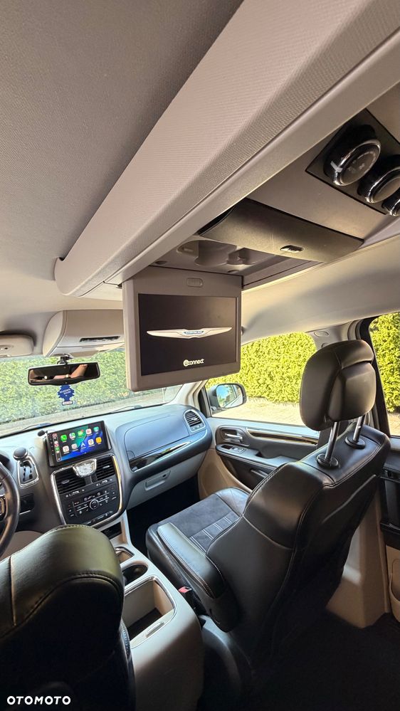 Chrysler Town & Country 3.6 Limited - 37