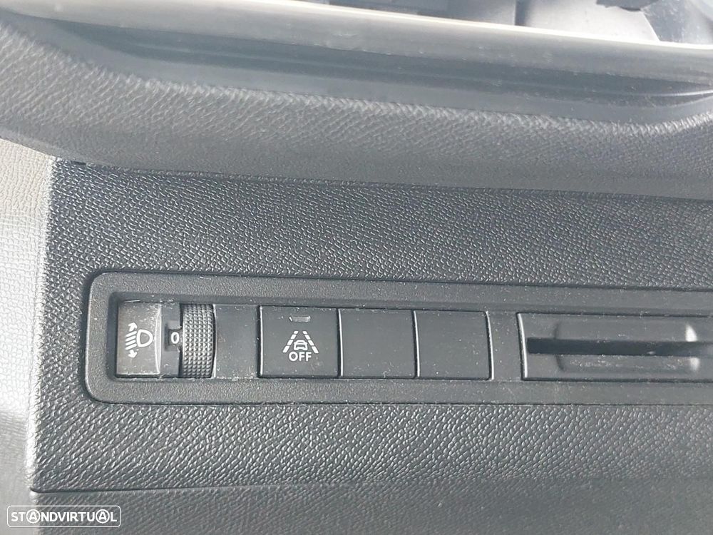 Peugeot 3008 1.5 BlueHDi Active Pack — fotografia 20