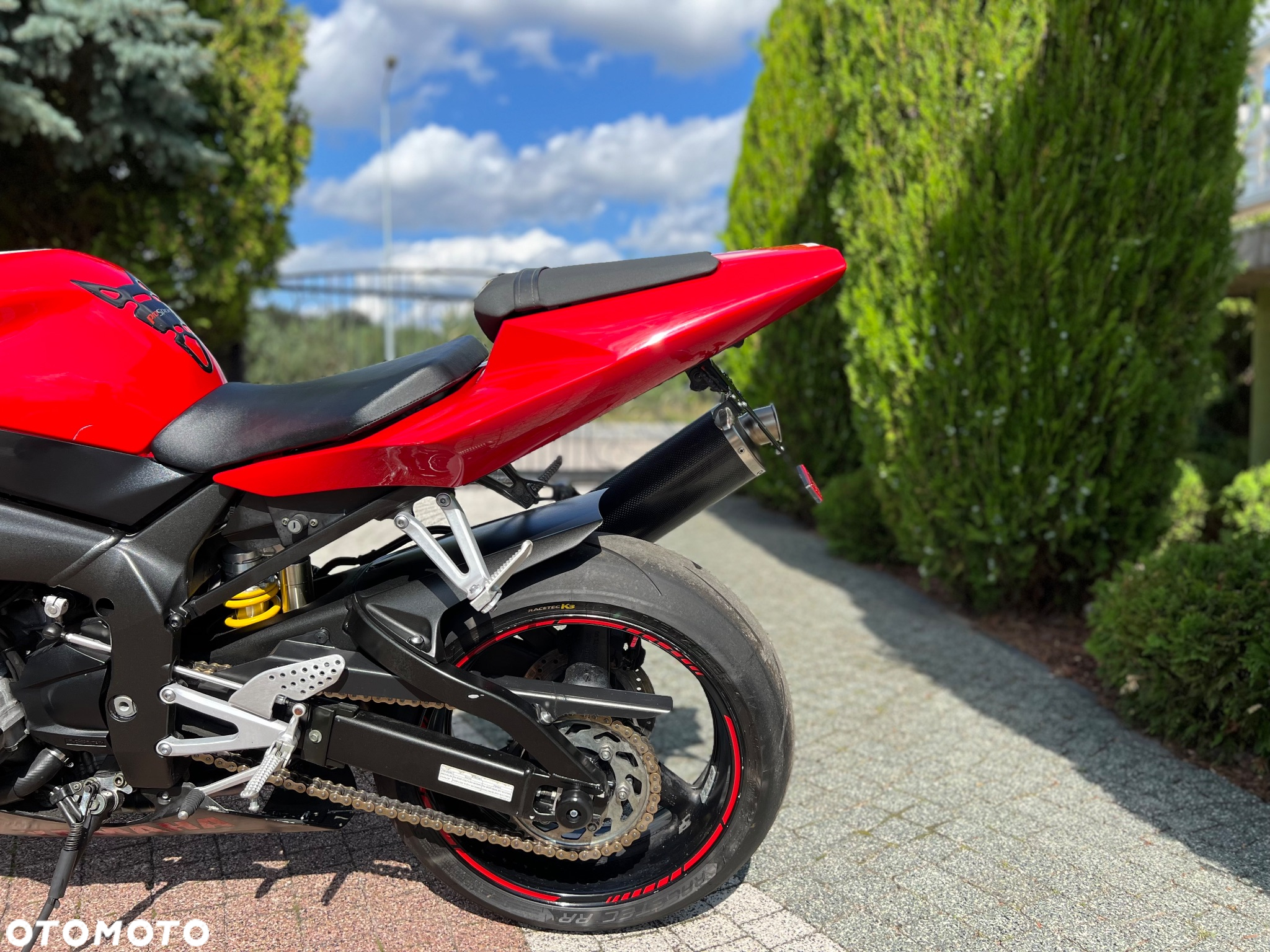 Yamaha R1 - 22