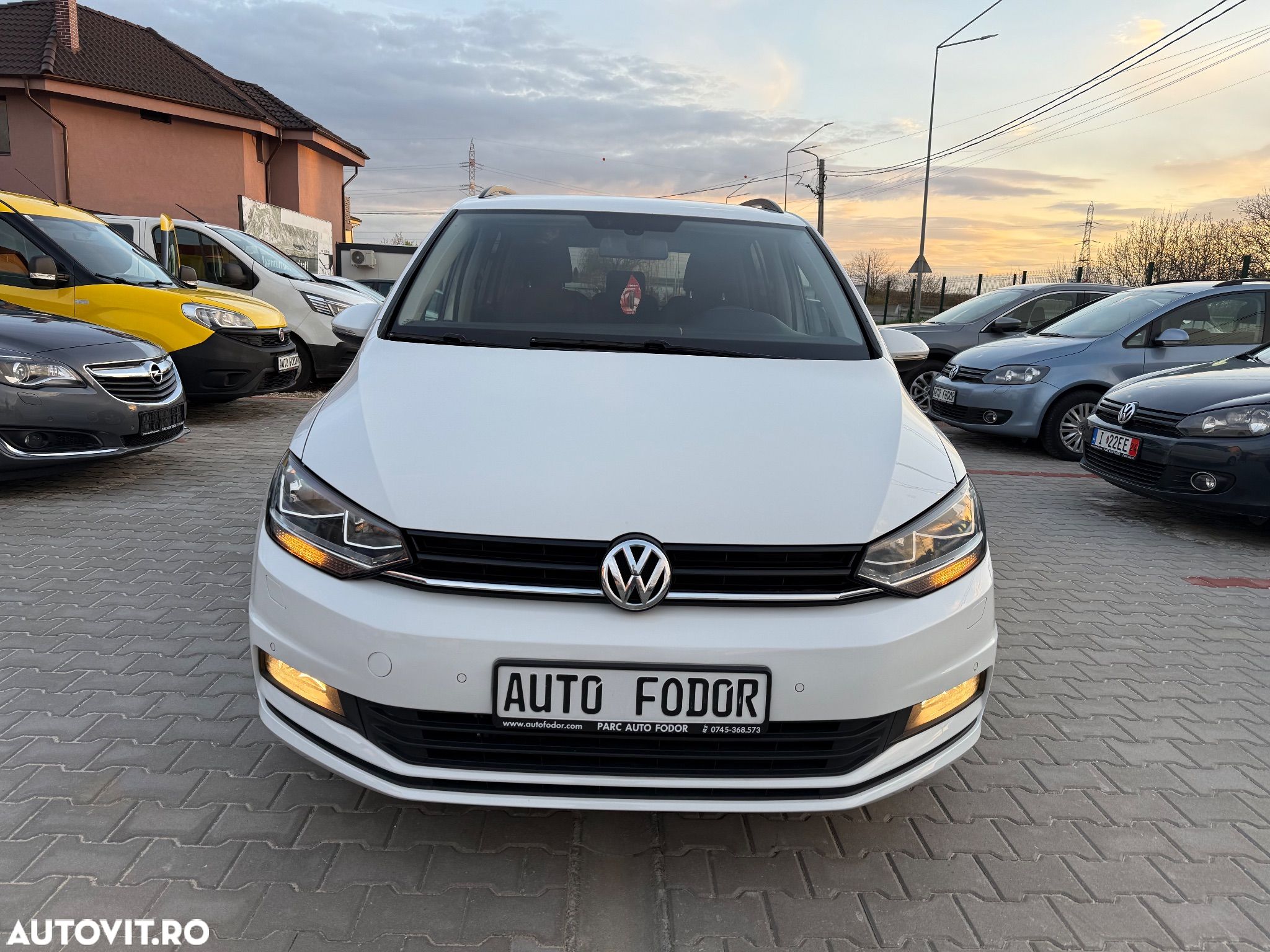 Volkswagen Touran 1.6 TDI SCR (BlueMotion Technology) Trendline - 1