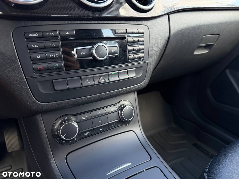Mercedes-Benz Klasa B 250 7G-DCT SCORE - 17