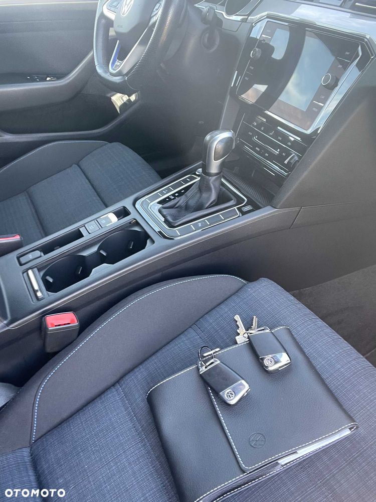 Volkswagen Passat - 8
