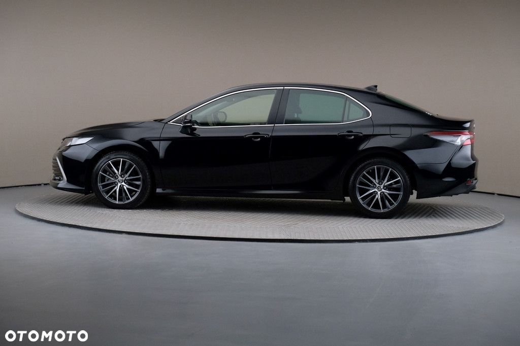 Toyota Camry - 4