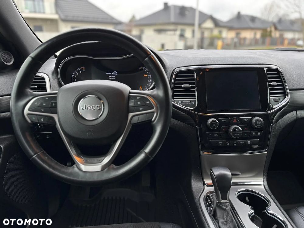 Jeep Grand Cherokee - 38