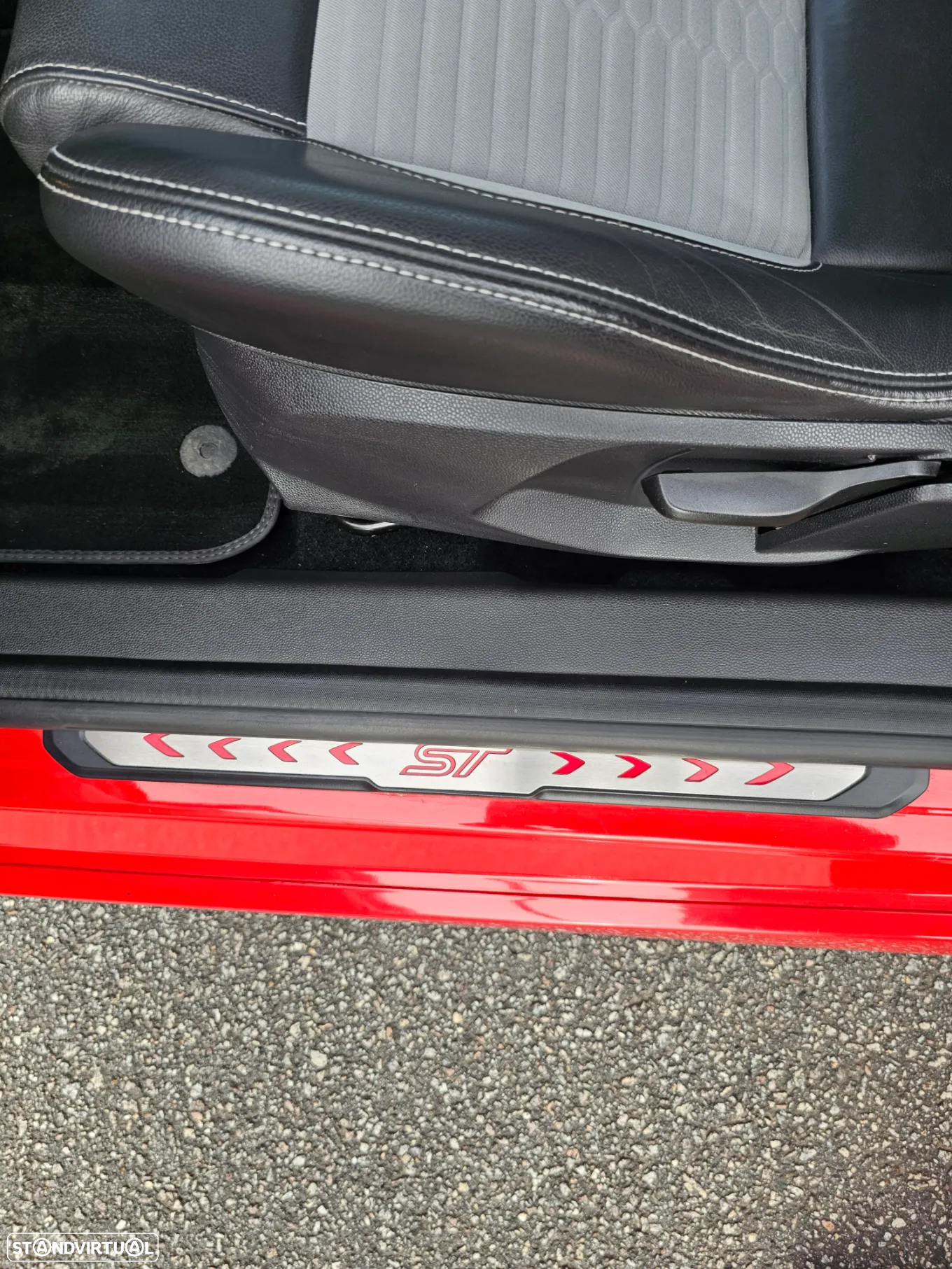 Ford Fiesta 1.6 EcoBoost c/ Pack Pele Desportiva ST - 14