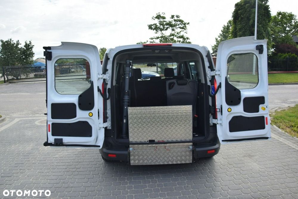 Ford Tourneo Connect Grand - 19