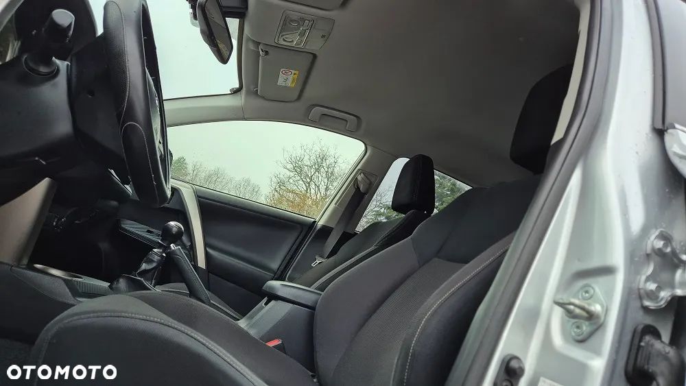 Toyota RAV4 2.0 D-4D Premium - 11