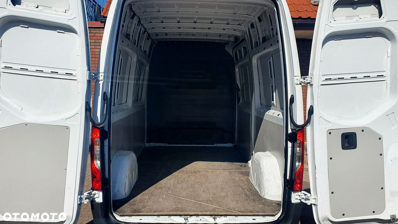 Mercedes-Benz Sprinter - 15