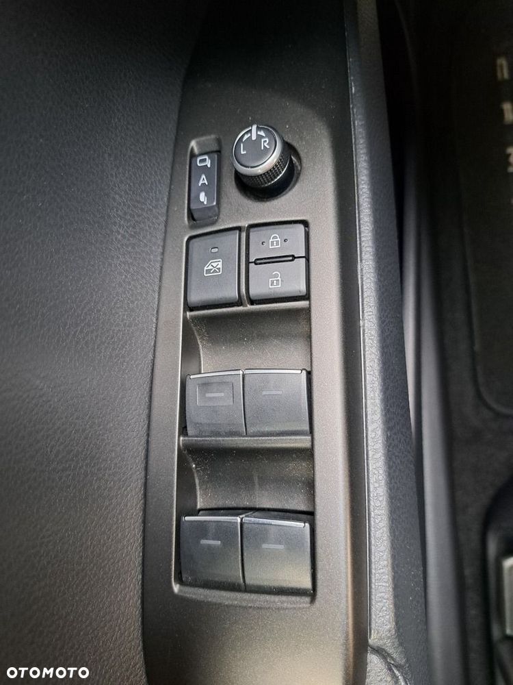 Toyota Camry - 17