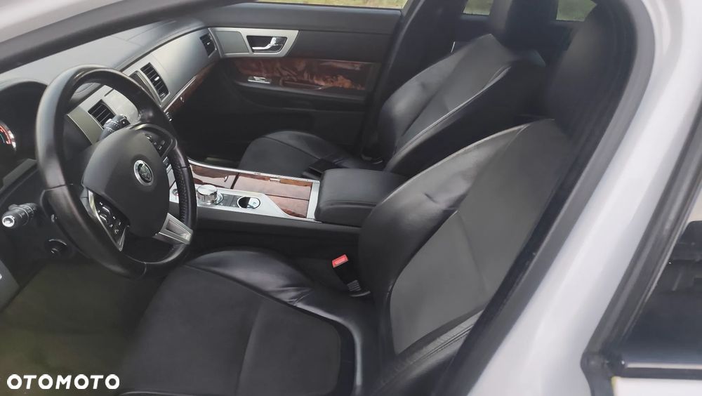 Jaguar XF 3.0 V6 D R-Sport - 6