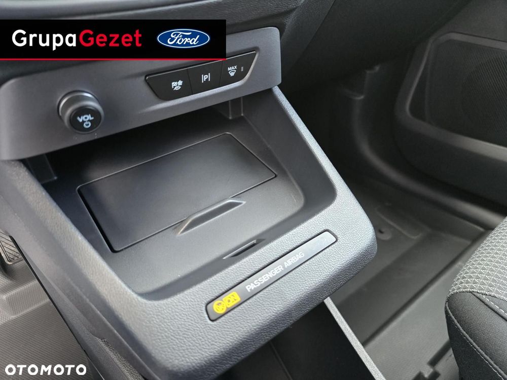 Ford Transit Courier - 12