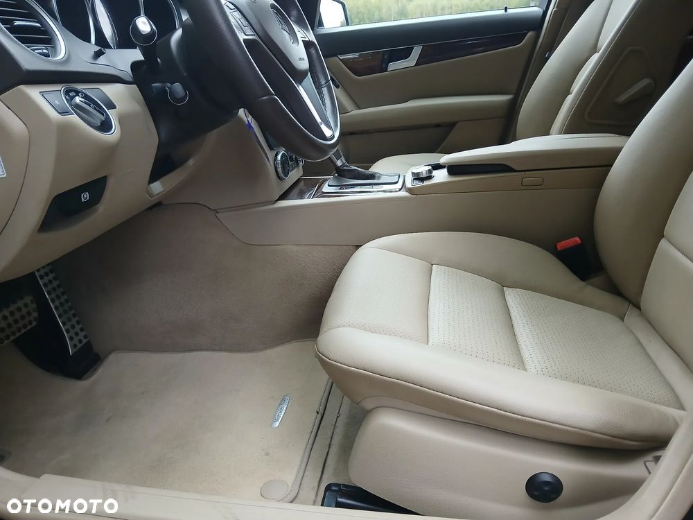 Mercedes-Benz Klasa C 250 CGI Automatik BlueEFFICIENCY SPORT EDITION - 10