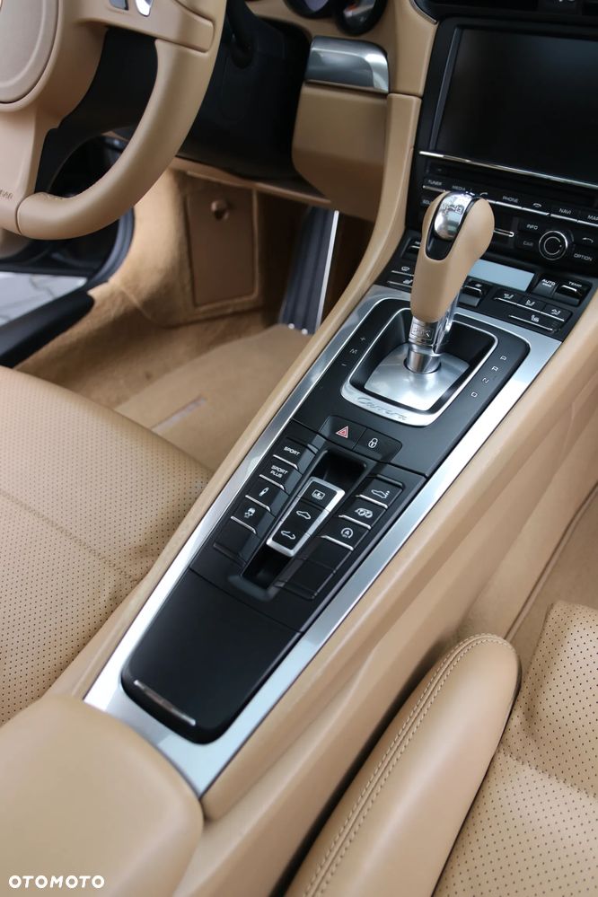 Porsche 911 Carrera 4S PDK - 25