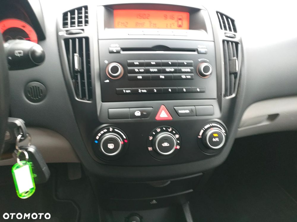 Kia Ceed 1.4 CVVT LX Basis - 19