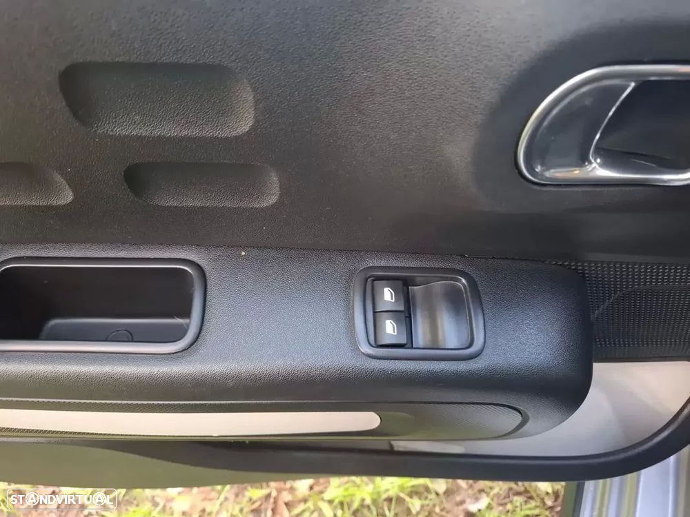 Citroën C3 1.2 PureTech Shine - 24