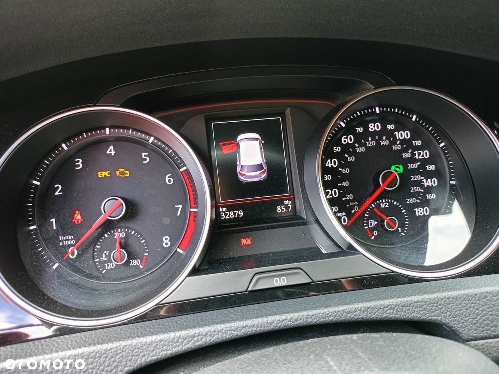 Volkswagen Golf - 8