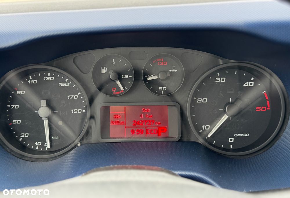 Iveco Daily‼️35/50C18‼️3.0 HI-MATIC Chłodnia/Mroźnia zakres -29C/+20C Grzanie Carrier XARIOS 500 Grube Ściany/Podłoga Przegroda komorowa‼️ na bliźniaku Poduszki Pneumatyczne DMC3500kg Zewnętrzne źródło zasilania 400V - 4