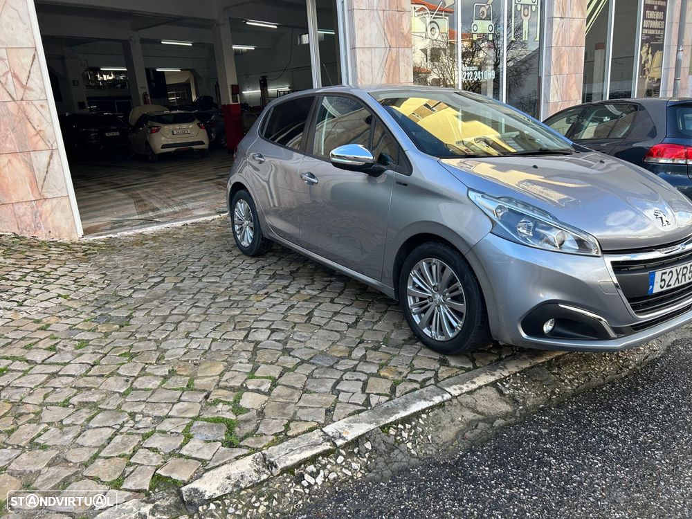 Peugeot 208 1.2 PureTech Signature - 3