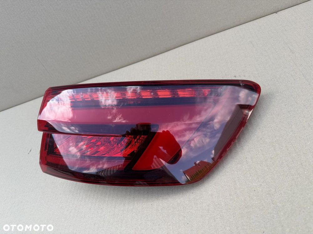 LAMPA LED PRAWA TYŁ AUDI A4 B9 8W9 KOMBI ORYGINAŁ BEZ USZKODZEŃ - 1