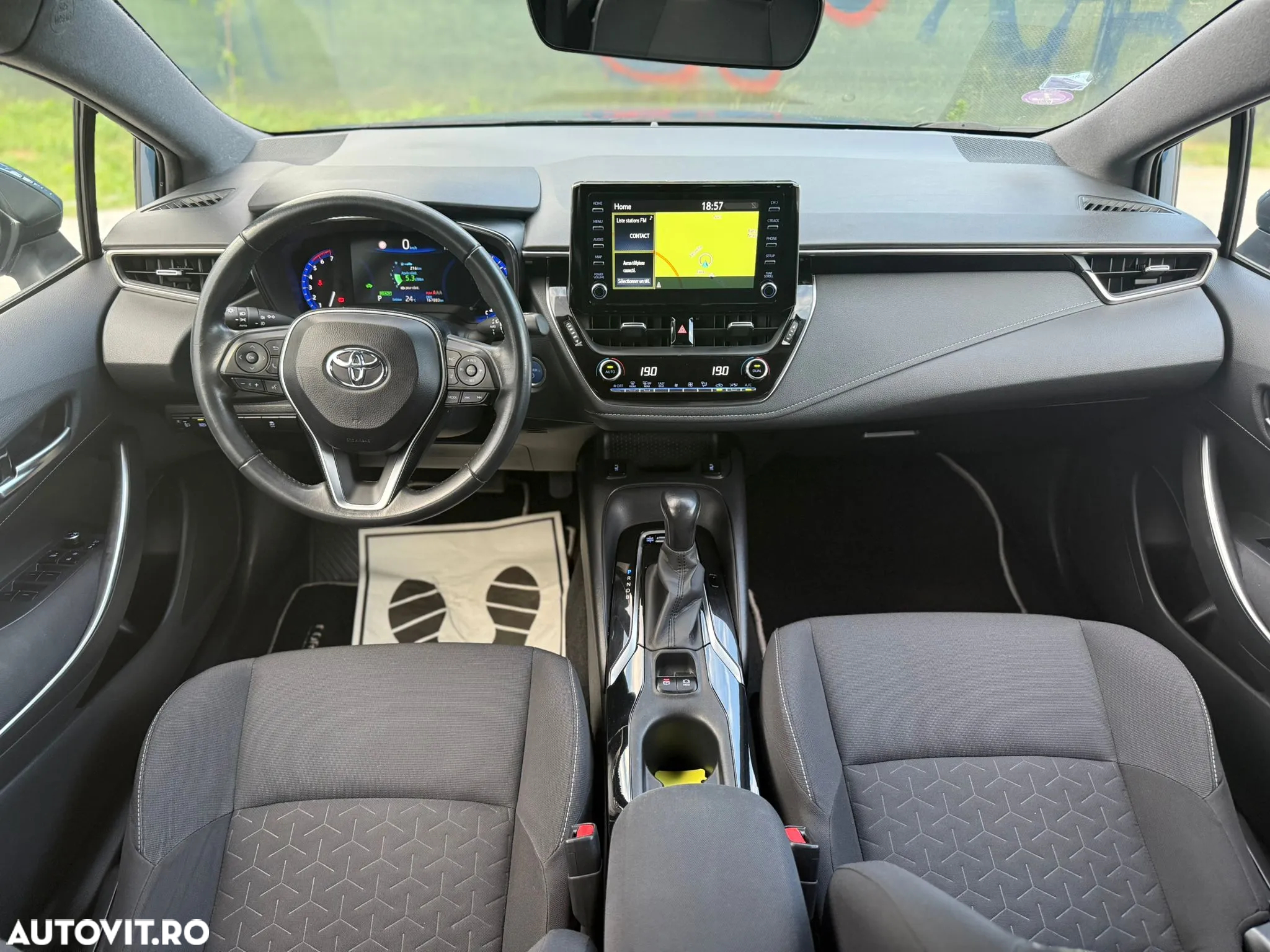 Toyota Corolla 1.8 HSD Dynamic GR Sport - 8
