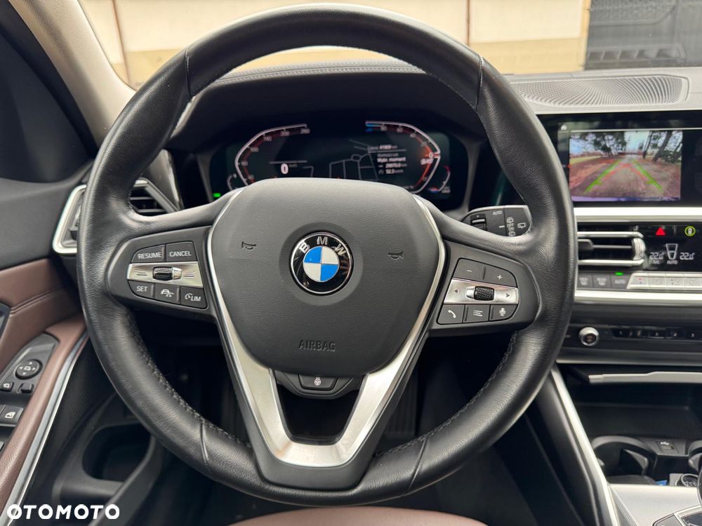 BMW Seria 3 320d xDrive Luxury Line sport - 29
