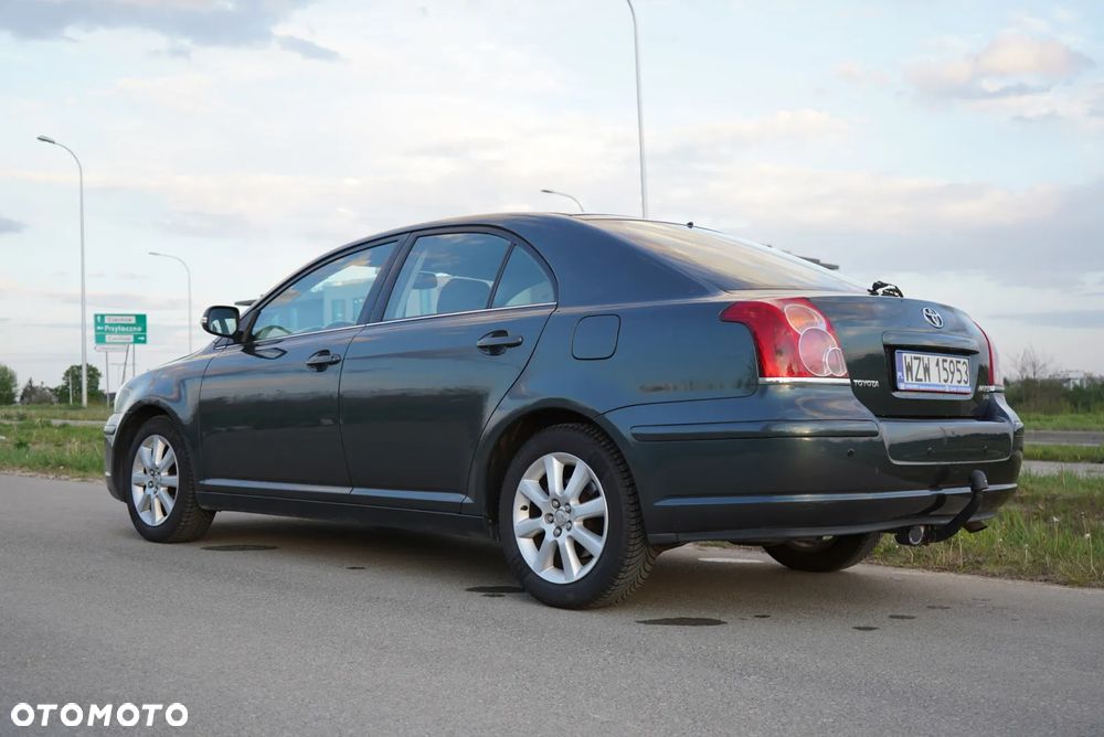 Toyota Avensis 2.0 D-4D Sol Premium - 3