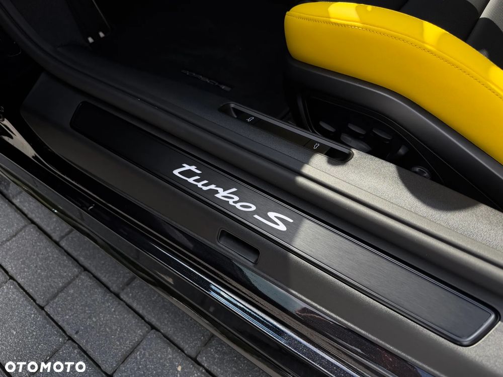 Porsche 911 Carrera Turbo S - 19