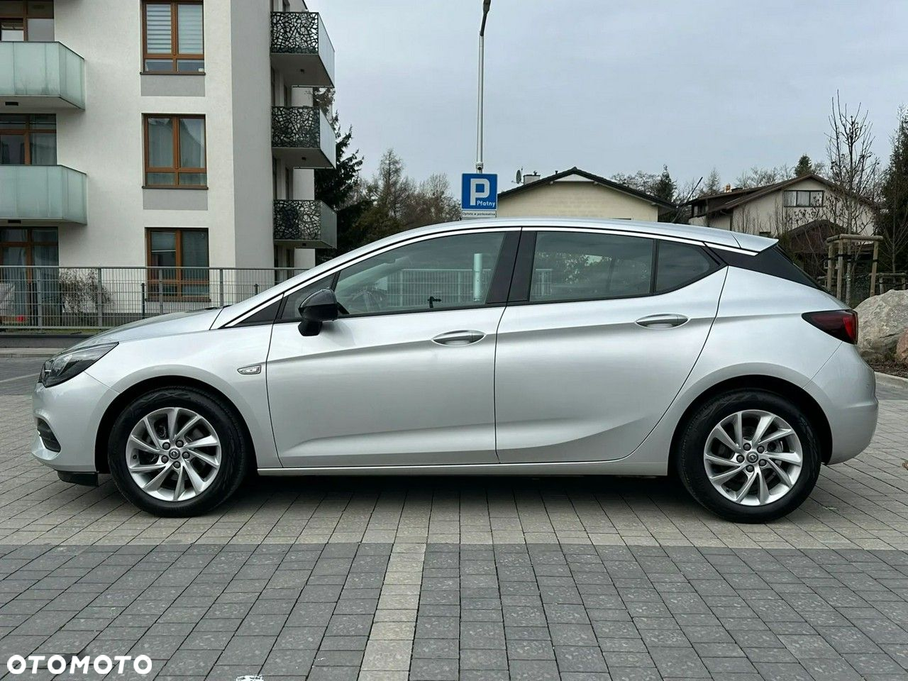 Opel Astra V 1.2 T Elegance S&S - 2