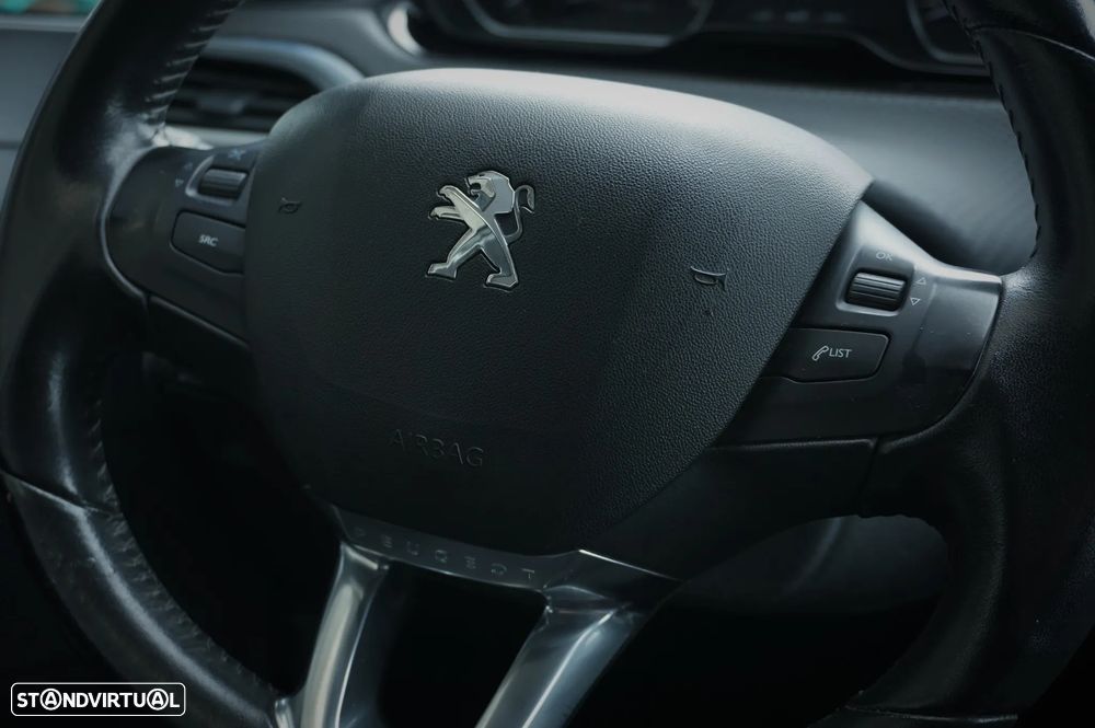 Peugeot 208 1.6 BlueHDi Style - 28