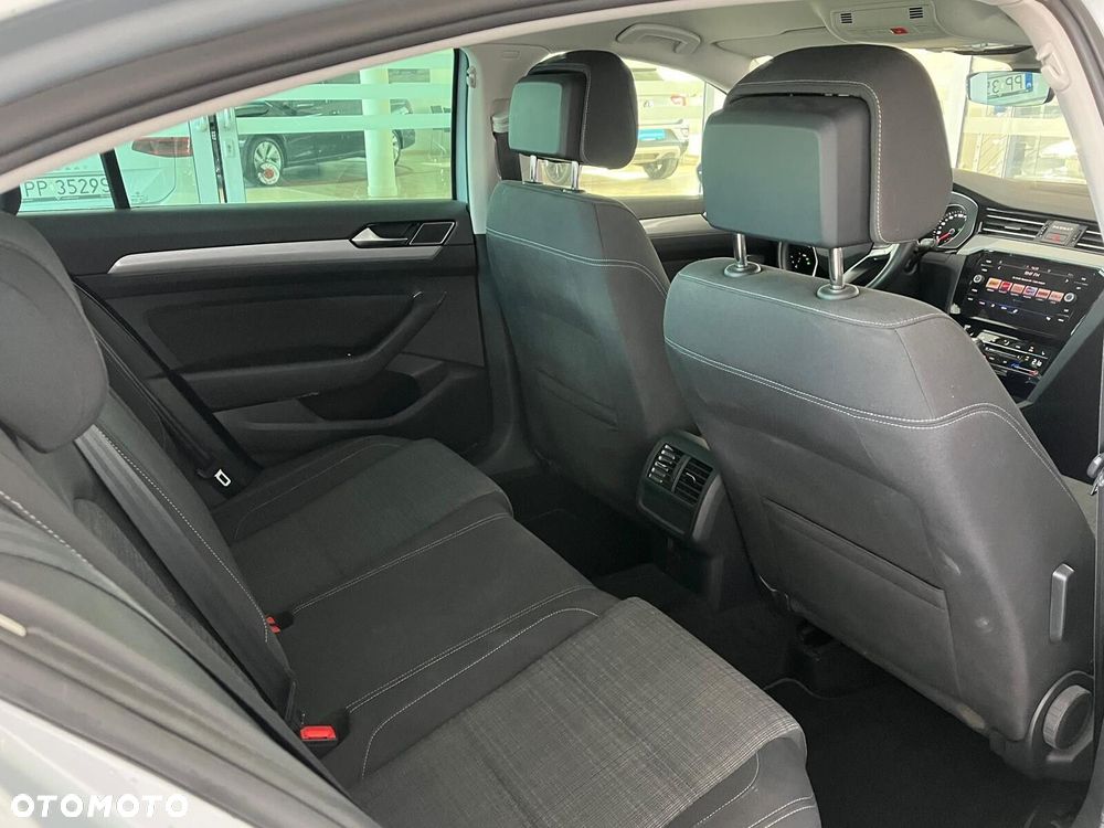 Volkswagen Passat - 35