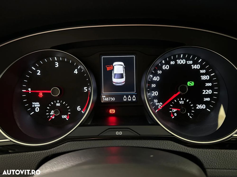 Volkswagen Passat - 11