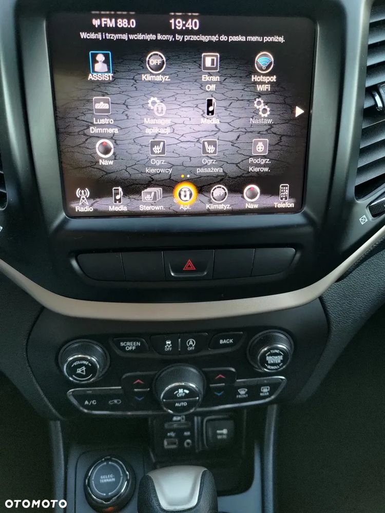 Jeep Cherokee - 24