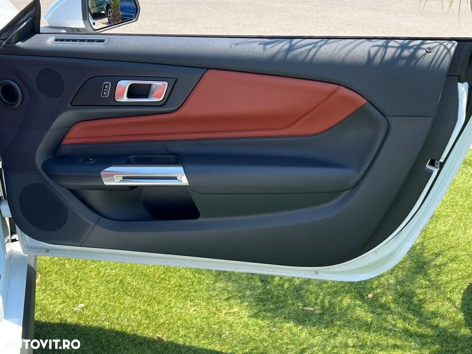 Ford Mustang - 35