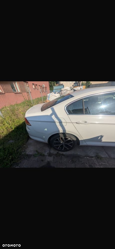 Volkswagen Passat 2.0 TDI Elegance DSG - 9