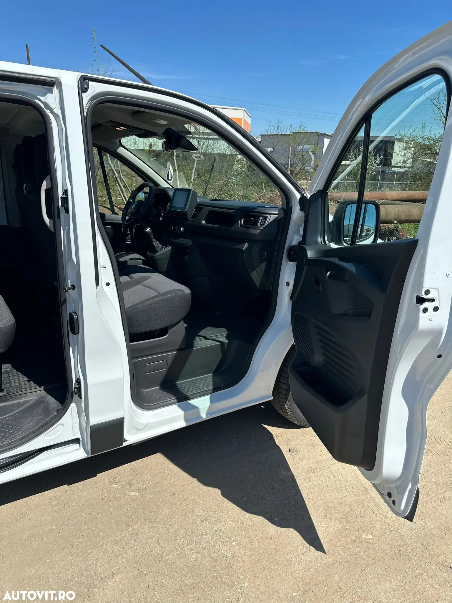 Renault Trafic Combi 2.0 Blue dCi 110 S&S L2 8+1 Life - 15
