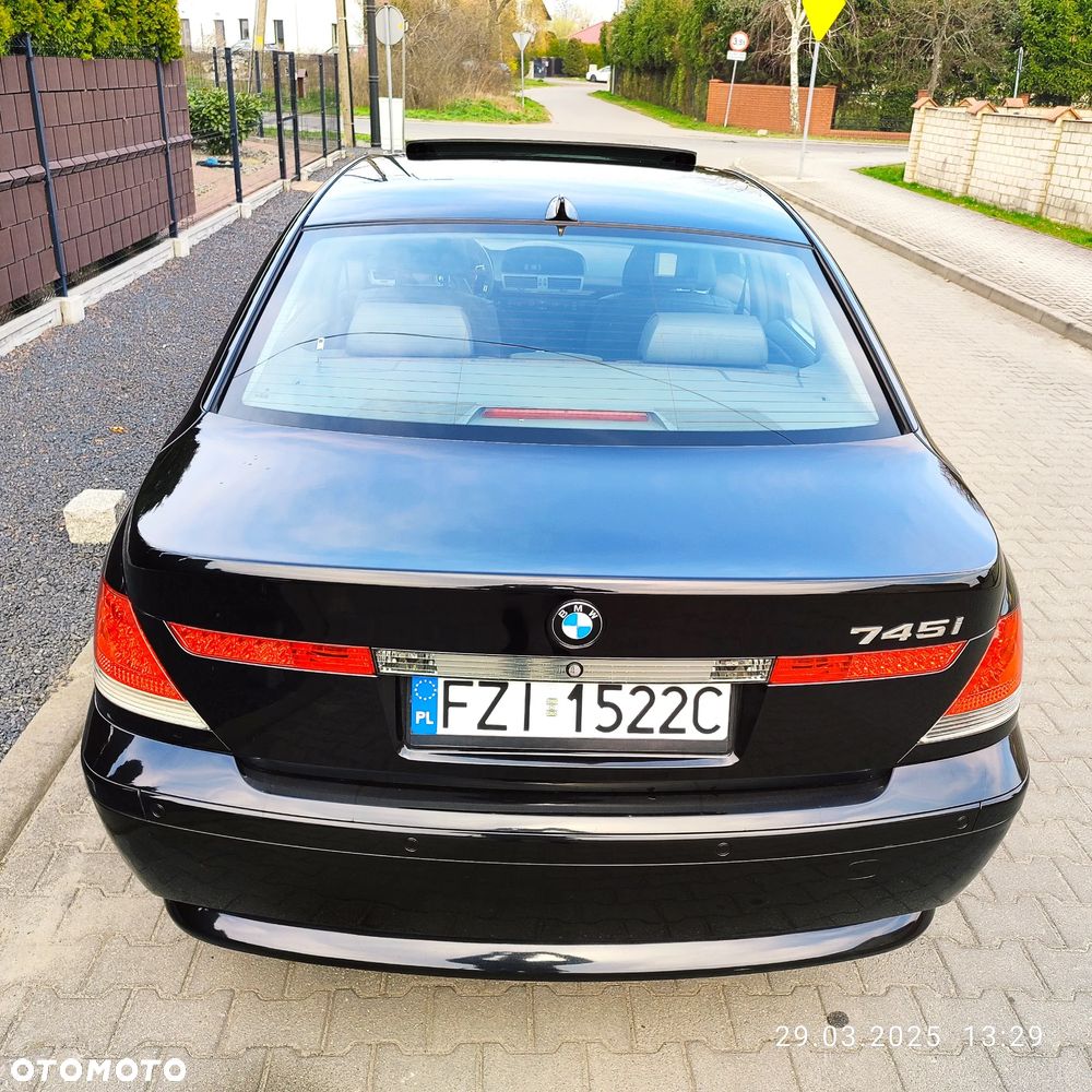 BMW Seria 7 745i - 16