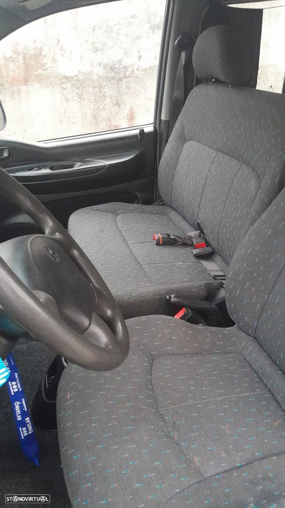 Hyundai H-1 Starex - 4