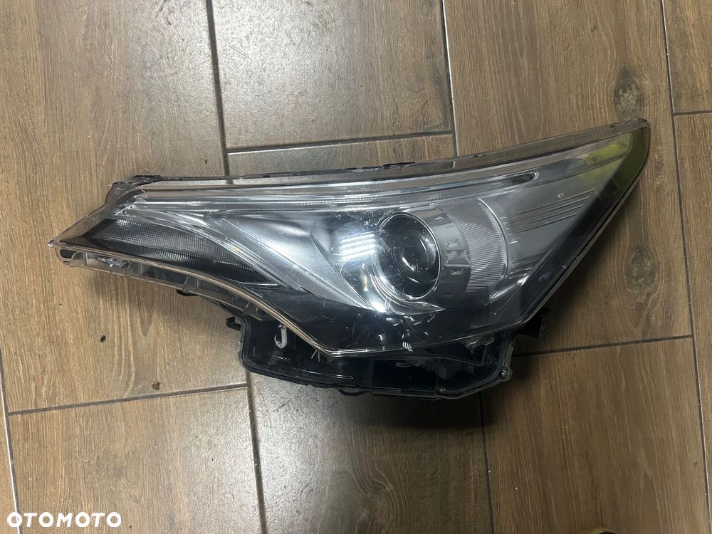 Lampa lewa TOYOTA AVENSIS T27 lift T29 koito 05-38 ORG. - 1