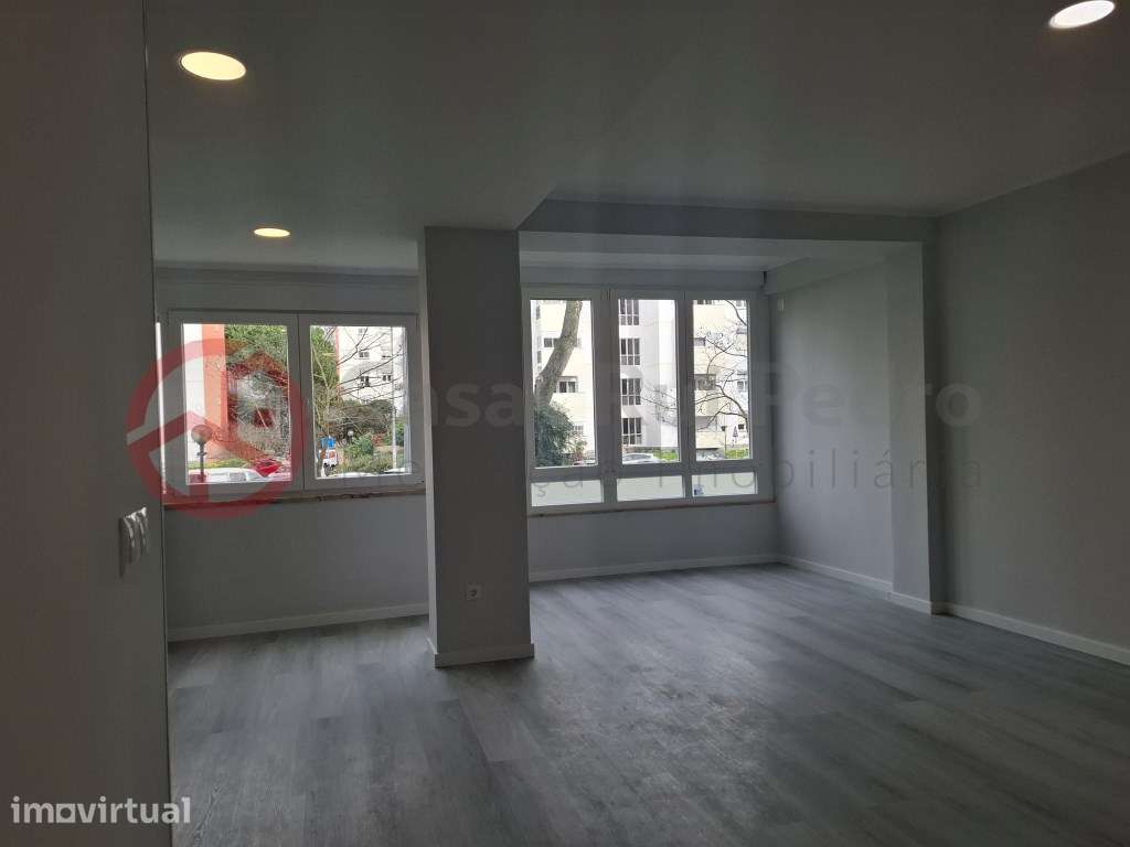 Apartamento T2 totalmente remodelado perto do Parque dos Poetas em ... - Grande imagem: 3/33